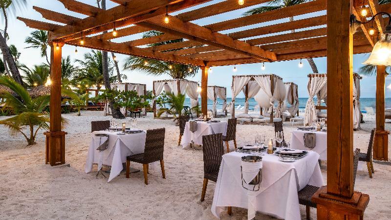Be Live Collection Punta Cana Adults Only ภายนอก รูปภาพ Beachfront dining at Sandals Halcyon Beach